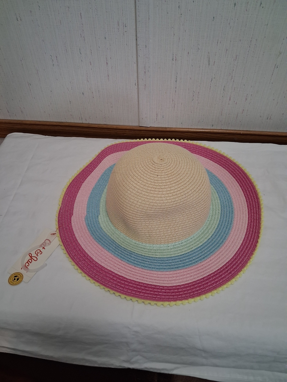 Girls Beach Hat Witg Large Brim Sun Hat New with Tags One Size